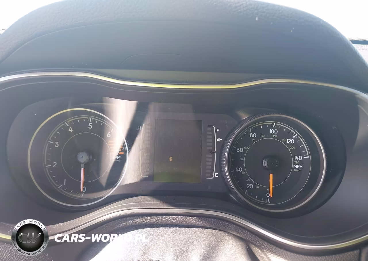 2019 Jeep Cherokee Latitude 4X4 VIN:1C4PJMCB9KD350223 - 7