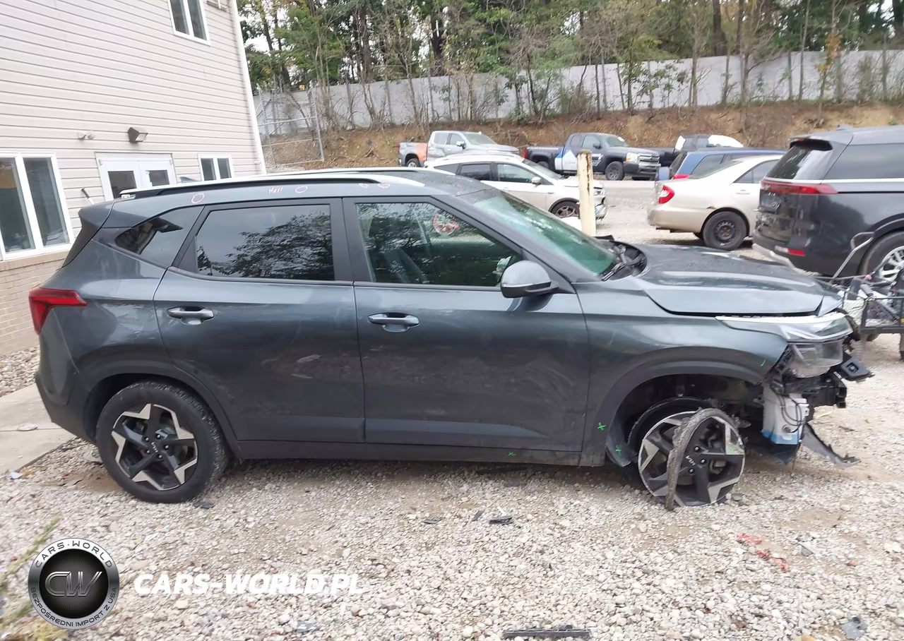 2025 Kia Seltos S VIN:KNDEUCAAXS7724937 - 14