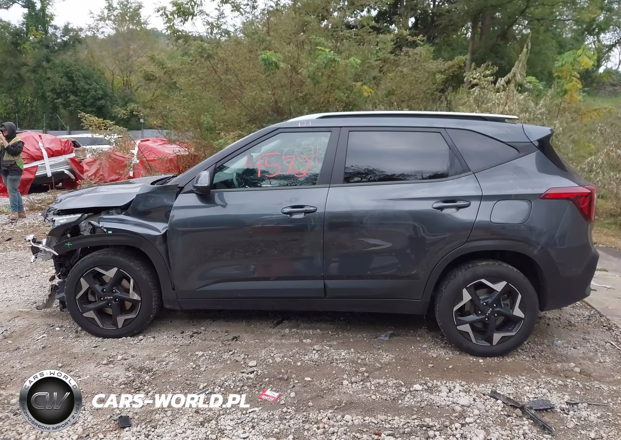 2025 Kia Seltos S VIN:KNDEUCAAXS7724937 - 15