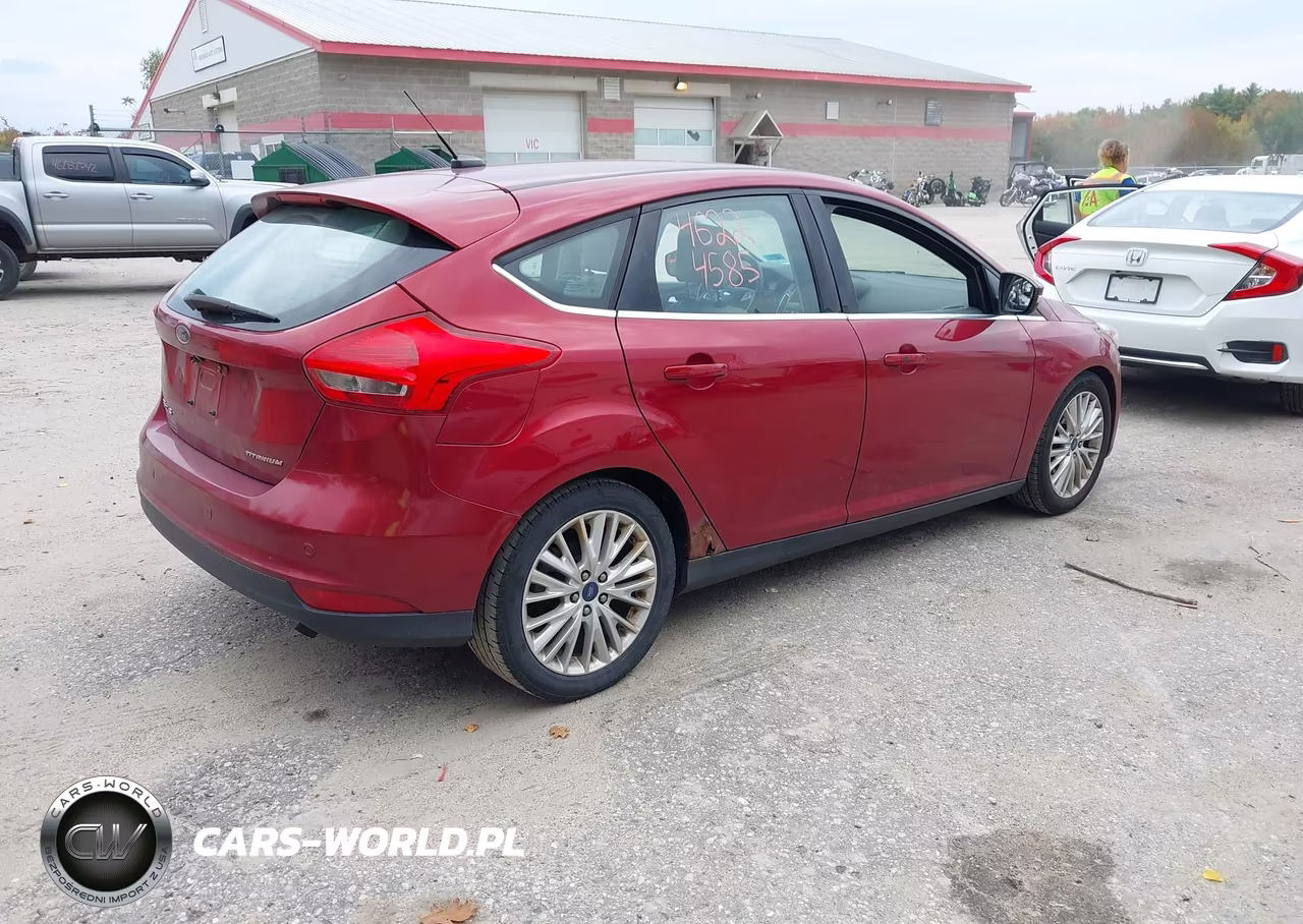 2015 Ford Focus Titanium VIN:1FADP3N29FL371857 - 4