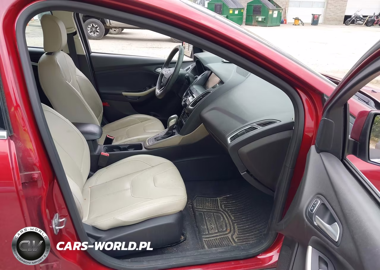 2015 Ford Focus Titanium VIN:1FADP3N29FL371857 - 5