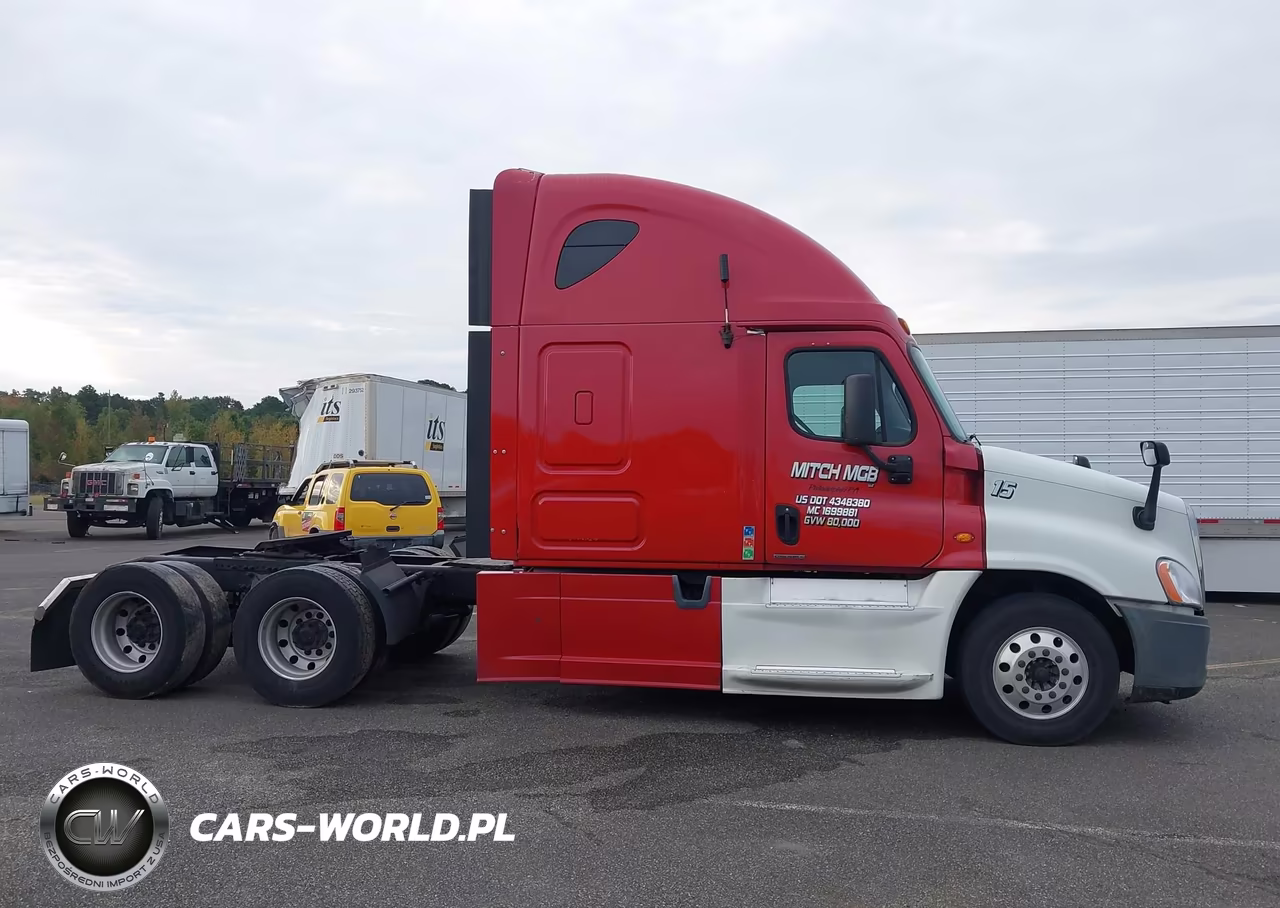 2012 Freightliner Cascadia 125 VIN:1FUJGLBG3CLBC8366 - 16