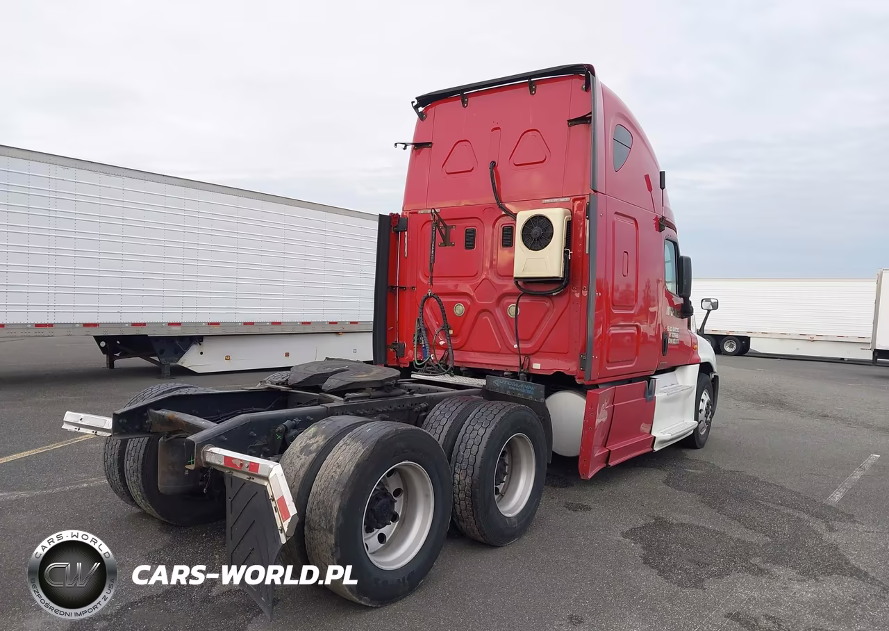2012 Freightliner Cascadia 125 VIN:1FUJGLBG3CLBC8366 - 4