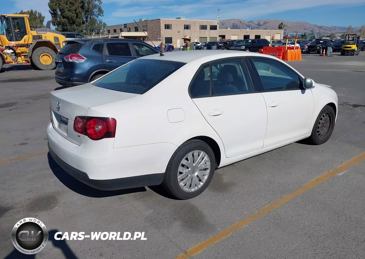 2010 Volkswagen Jetta S VIN:3VWJZ7AJ6AM017259 - 4