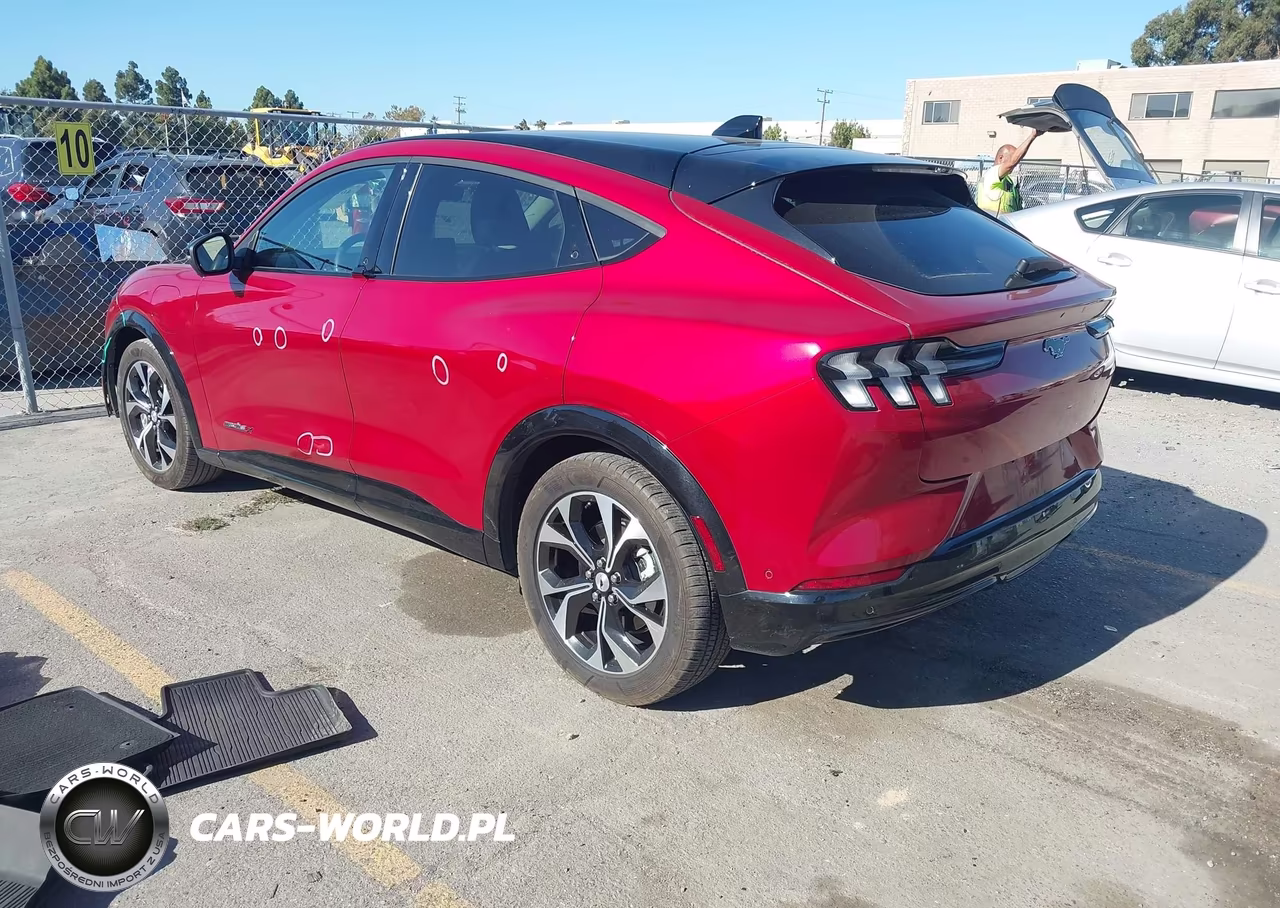 2022 Ford Mustang Mach-E Premium VIN:3FMTK3R75NMA30717 - 3