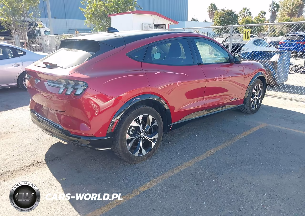 2022 Ford Mustang Mach-E Premium VIN:3FMTK3R75NMA30717 - 4