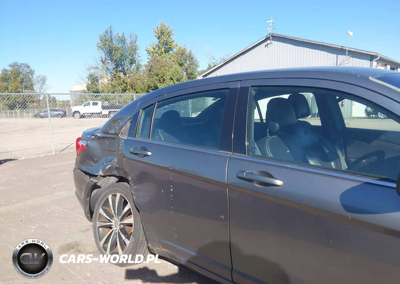 2011 Chrysler 200 S VIN:1C3BC8FGXBN606404 - 6