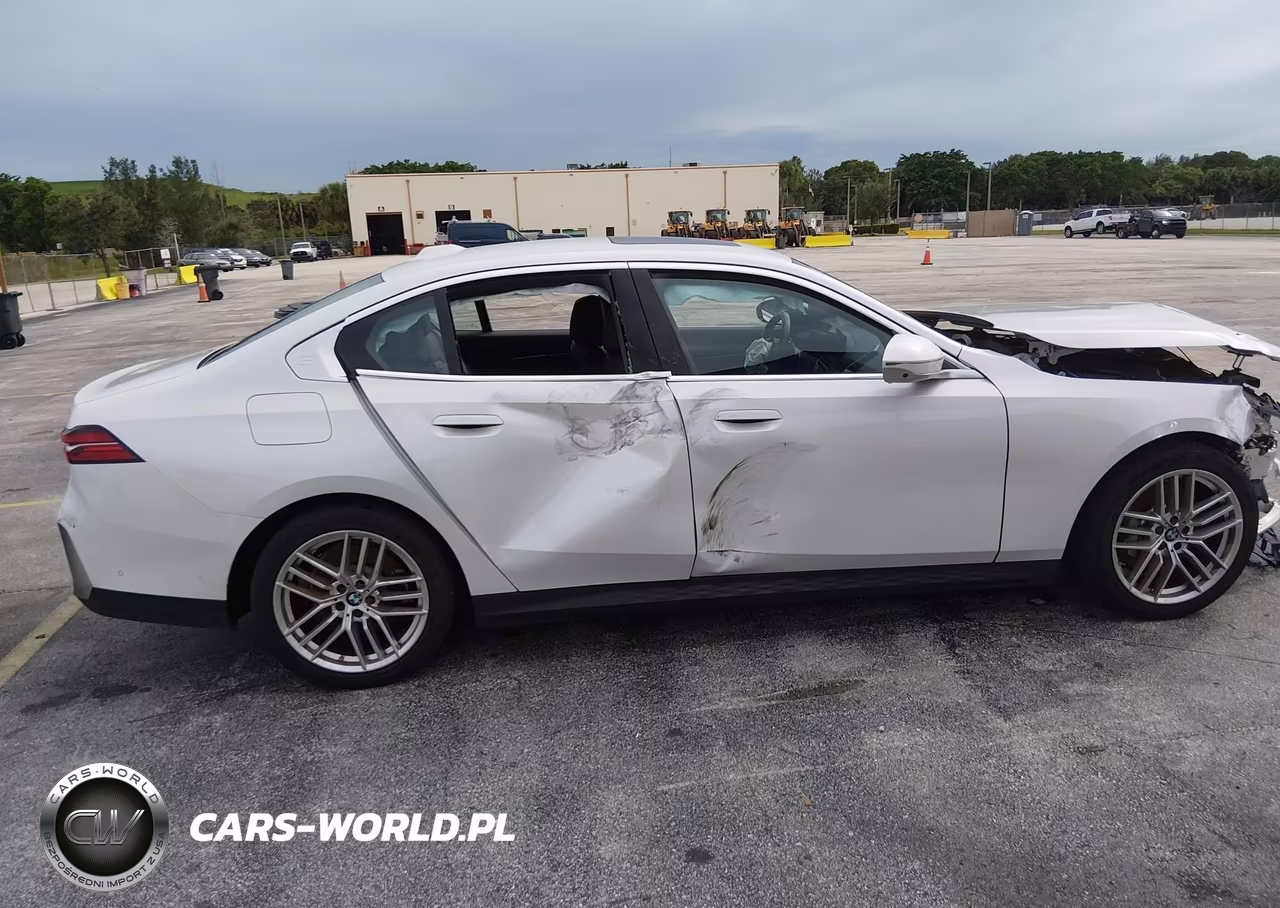 BMW 530 I VIN:WBA43FJ03SCT70402 - 18
