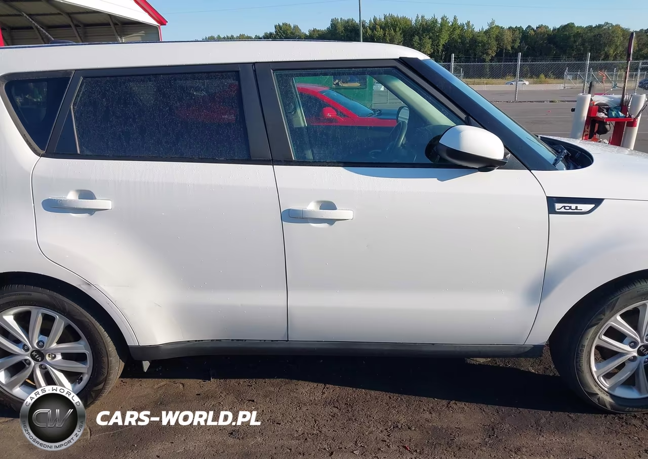 2018 Kia Soul + VIN:KNDJP3A53J7901111 - 14