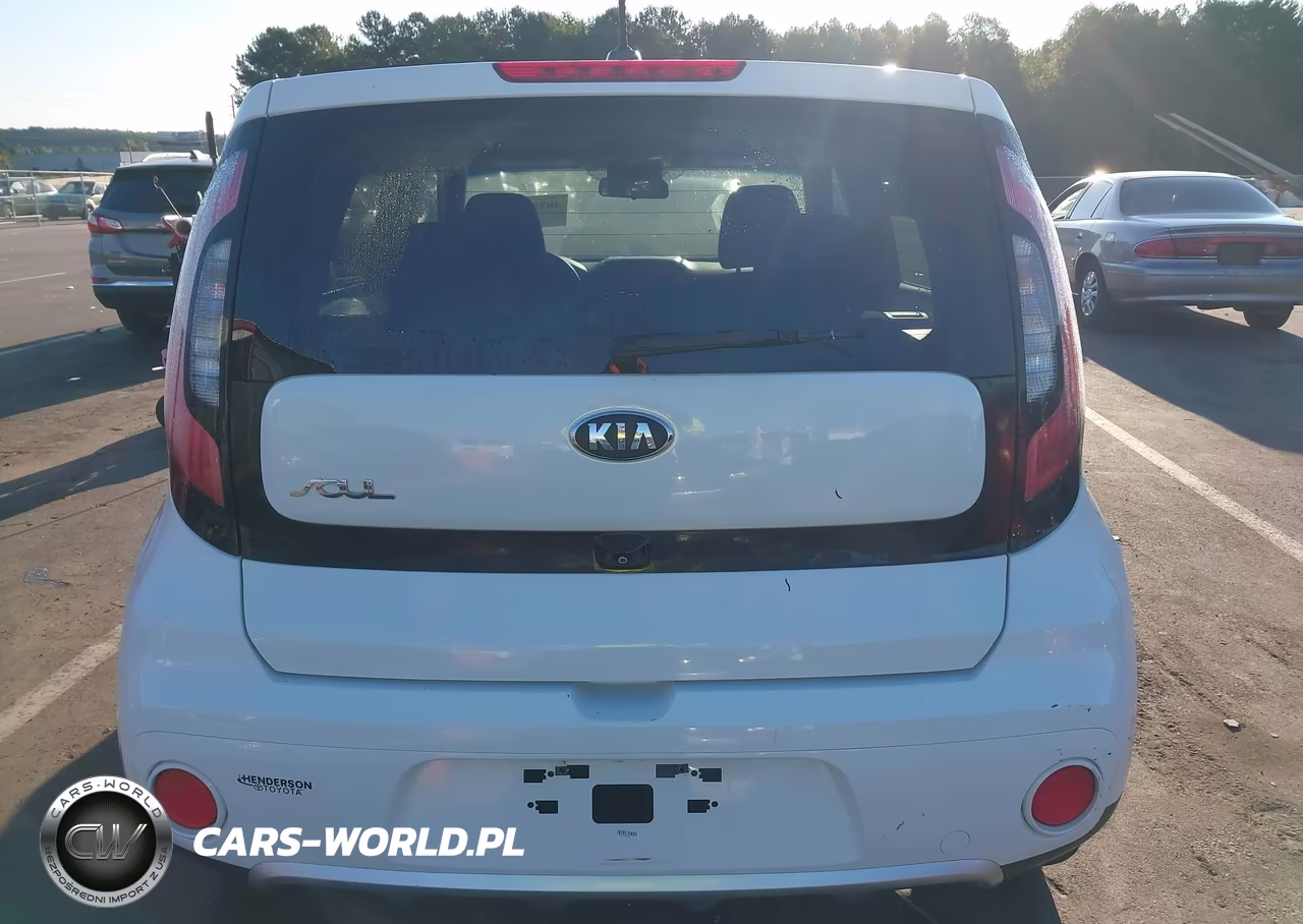 2018 Kia Soul + VIN:KNDJP3A53J7901111 - 17