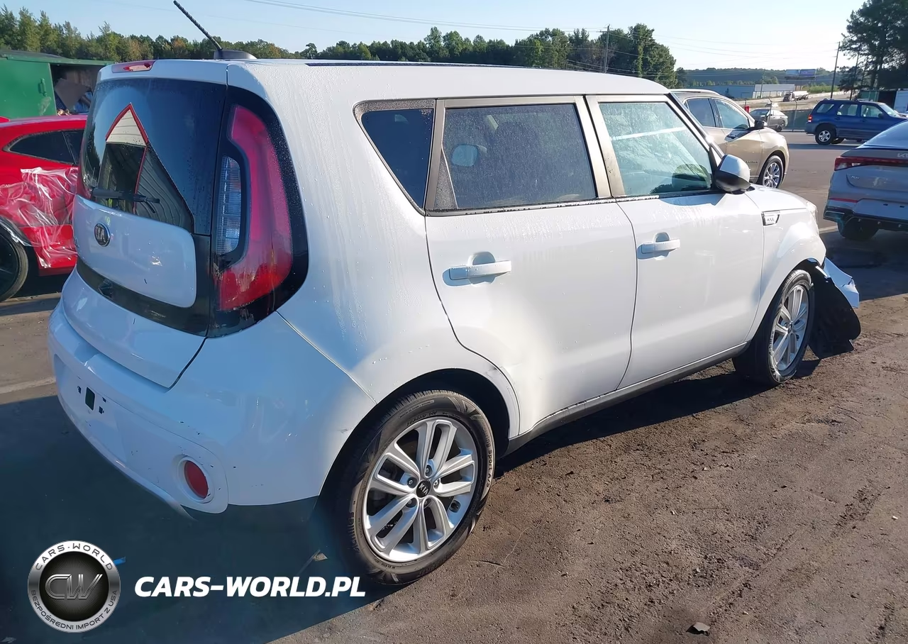 2018 Kia Soul + VIN:KNDJP3A53J7901111 - 4