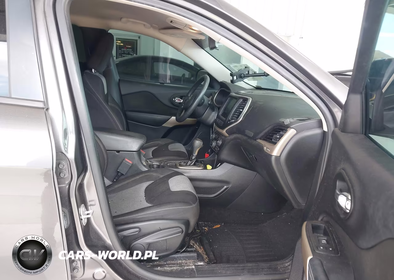 2018 Jeep Cherokee Latitude Tech Connect Fwd VIN:1C4PJLCB7JD587950 - 5