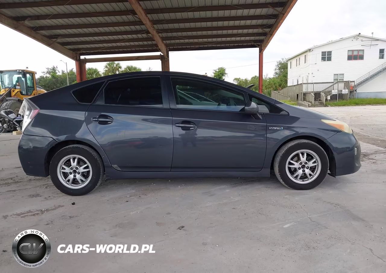 2013 Toyota Prius Three VIN:JTDKN3DU9D5556826 - 13