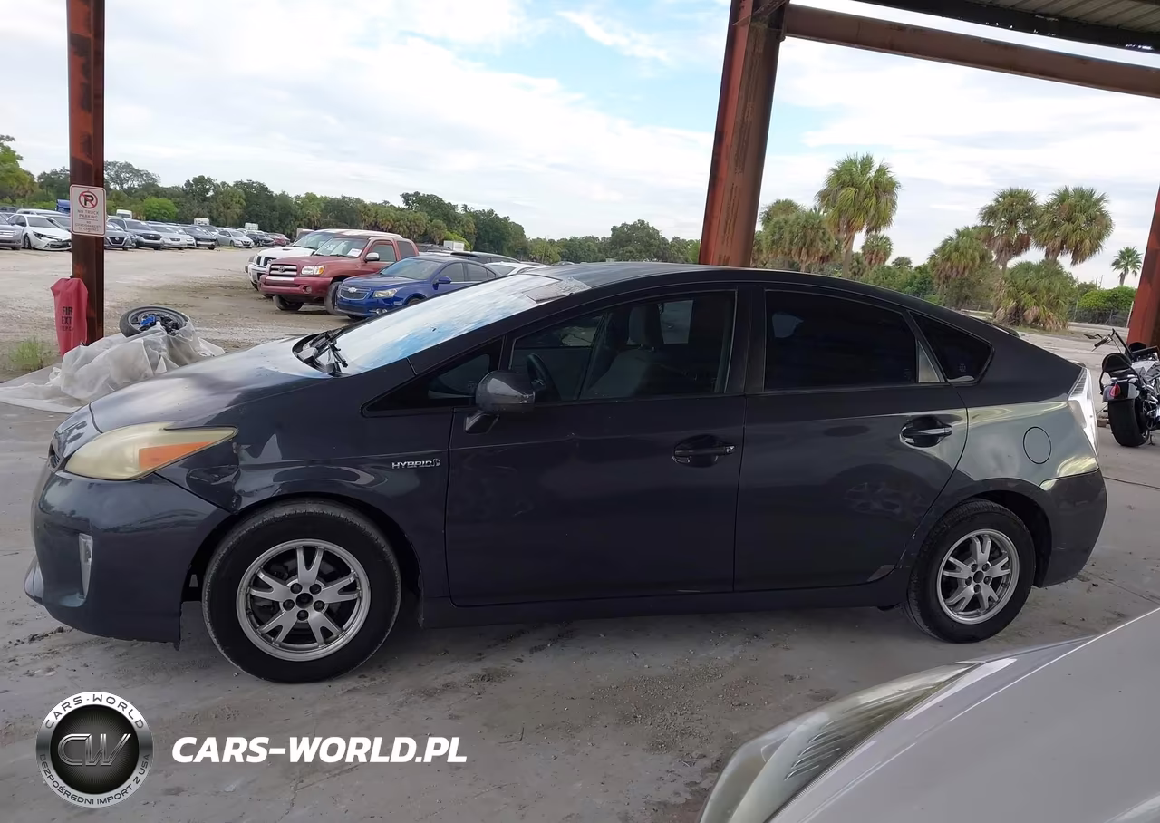 2013 Toyota Prius Three VIN:JTDKN3DU9D5556826 - 14