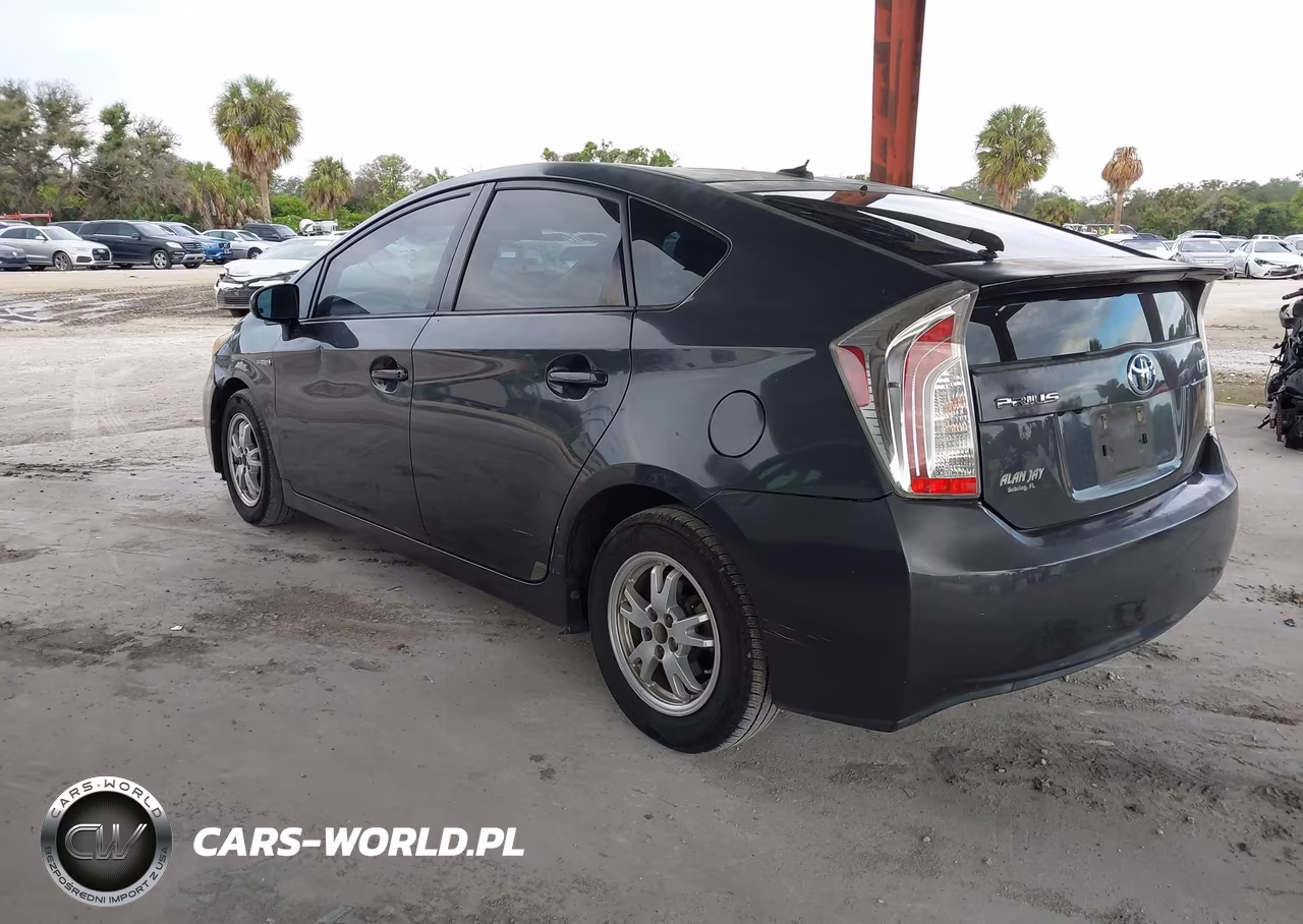 2013 Toyota Prius Three VIN:JTDKN3DU9D5556826 - 3