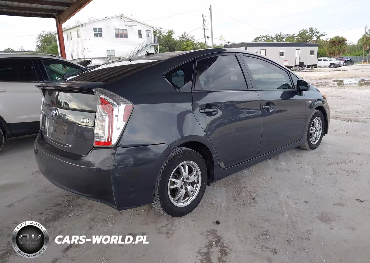 2013 Toyota Prius Three VIN:JTDKN3DU9D5556826 - 4