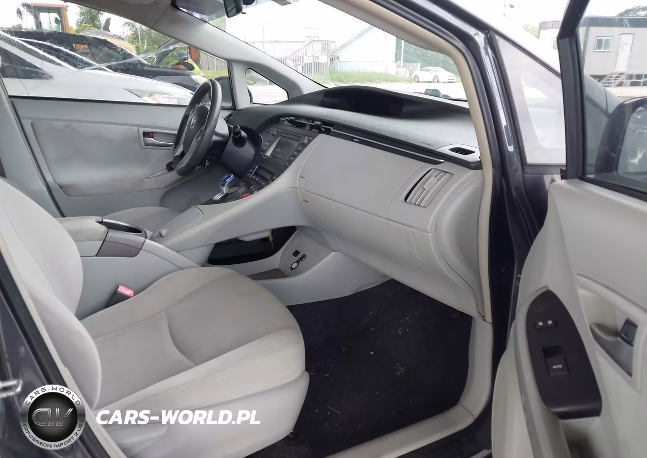 2013 Toyota Prius Three VIN:JTDKN3DU9D5556826 - 5