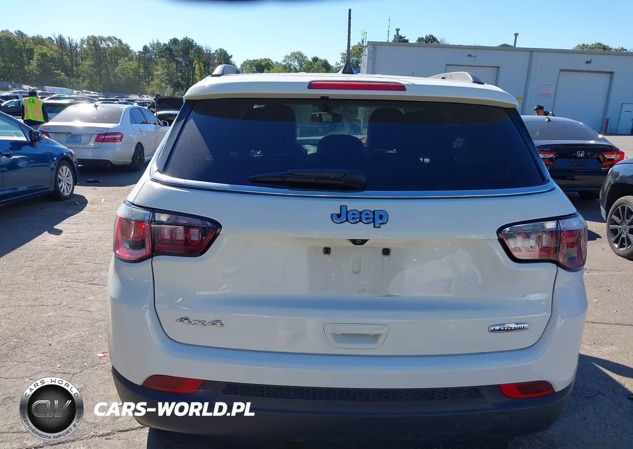 2019 Jeep Compass Latitude 4X4 VIN:3C4NJDBB2KT813788 - 16
