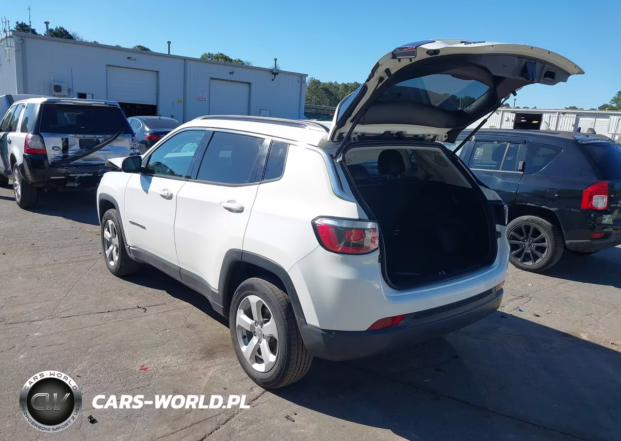 2019 Jeep Compass Latitude 4X4 VIN:3C4NJDBB2KT813788 - 3