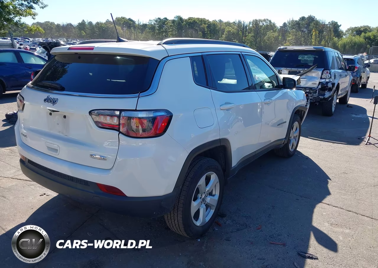 2019 Jeep Compass Latitude 4X4 VIN:3C4NJDBB2KT813788 - 4