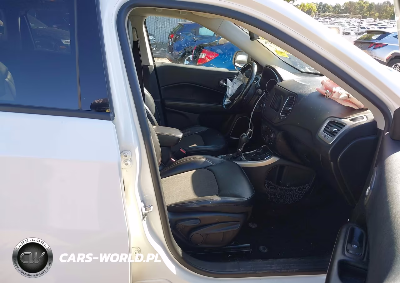 2019 Jeep Compass Latitude 4X4 VIN:3C4NJDBB2KT813788 - 5