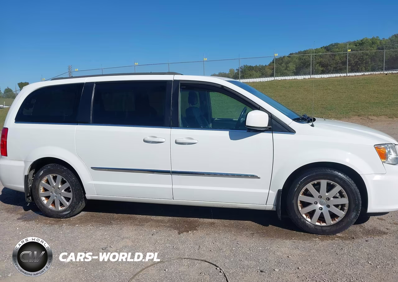 2016 Chrysler Town & Country Touring VIN:2C4RC1BG5GR296079 - 13