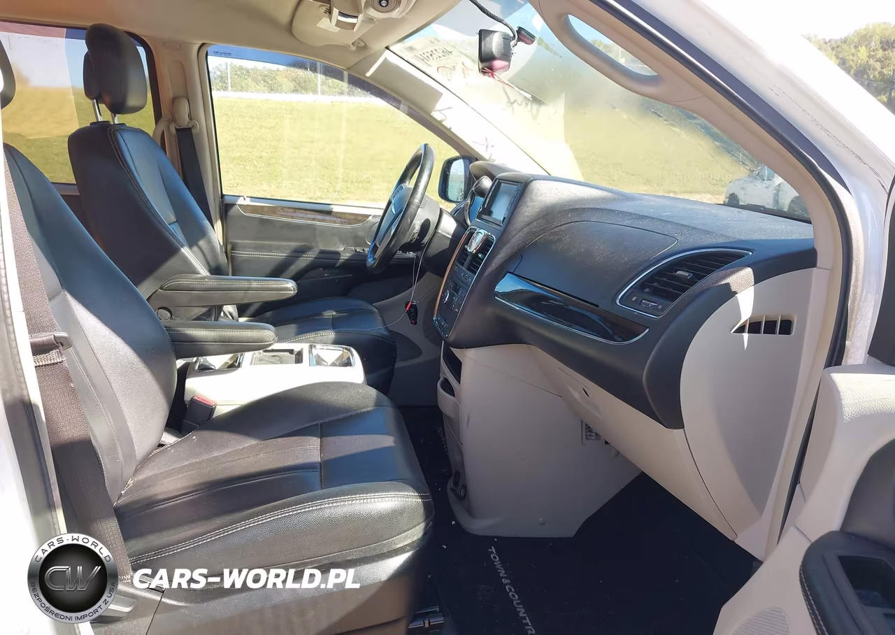 2016 Chrysler Town & Country Touring VIN:2C4RC1BG5GR296079 - 5