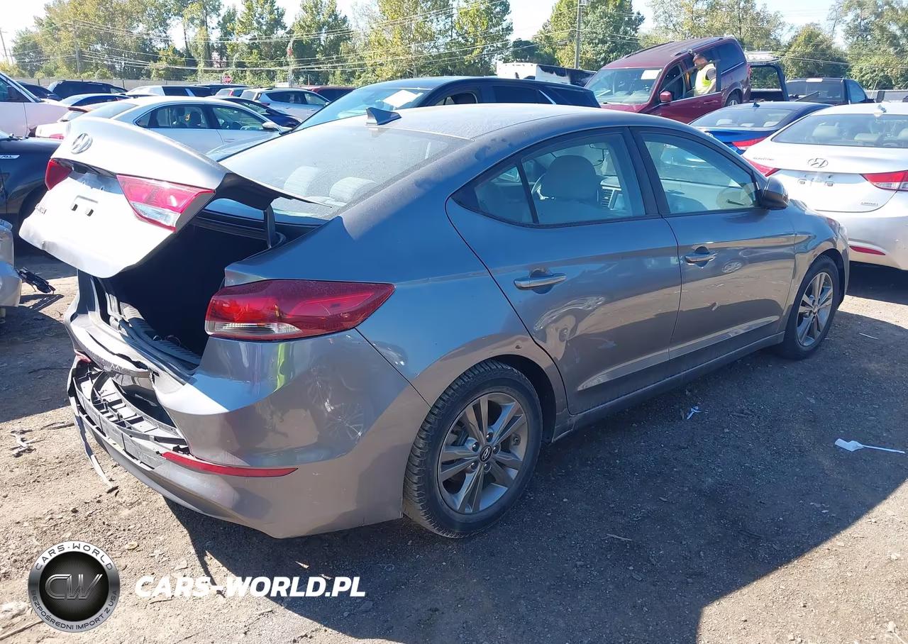 2018 Hyundai Elantra Sel VIN:5NPD84LF0JH335992 - 4