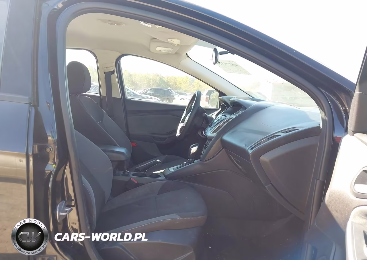 2014 Ford Focus Se VIN:1FADP3F23EL158075 - 5