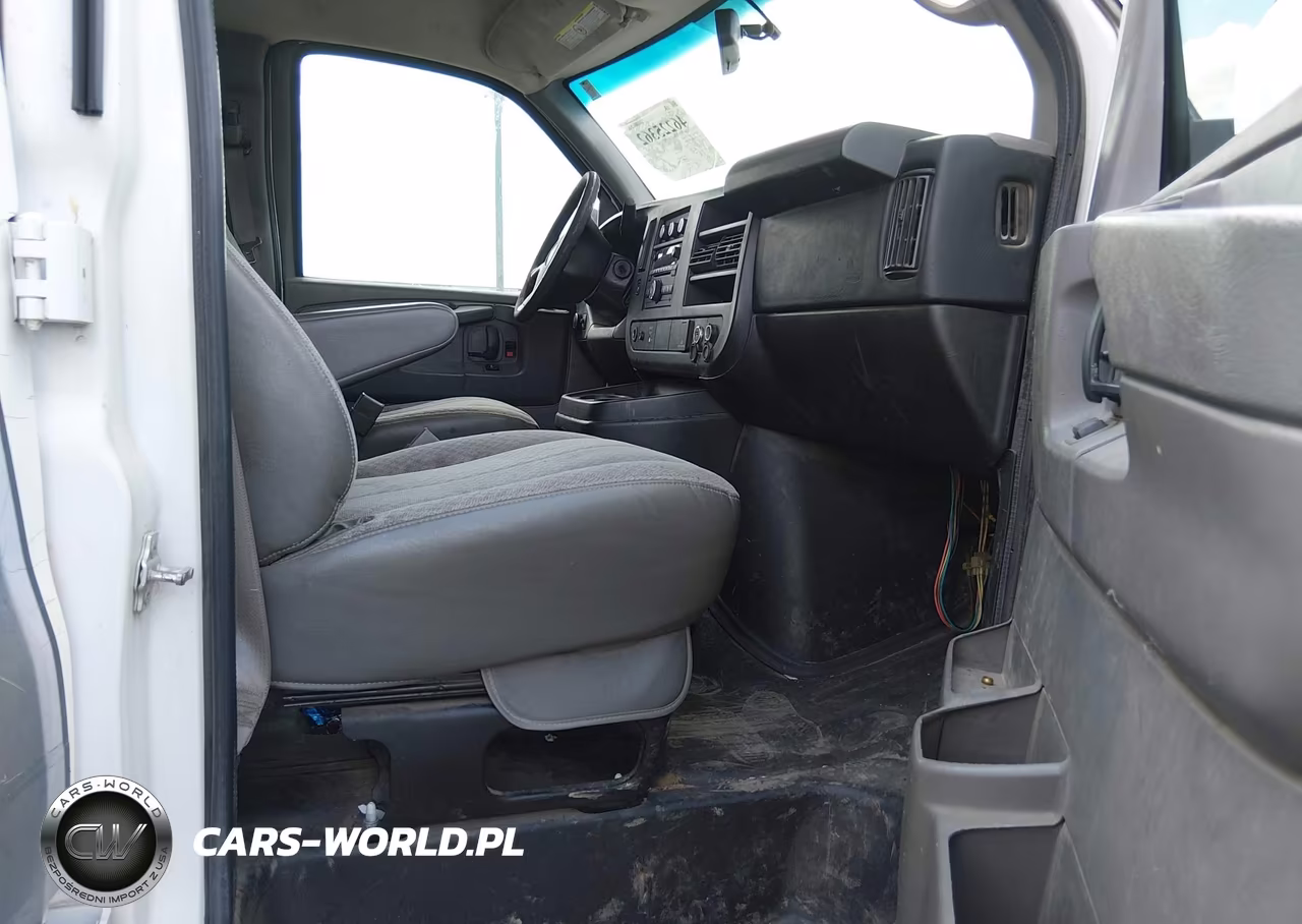 2015 Chevrolet Express 2500 Work Van VIN:1GCWGGCF7F1269940 - 5