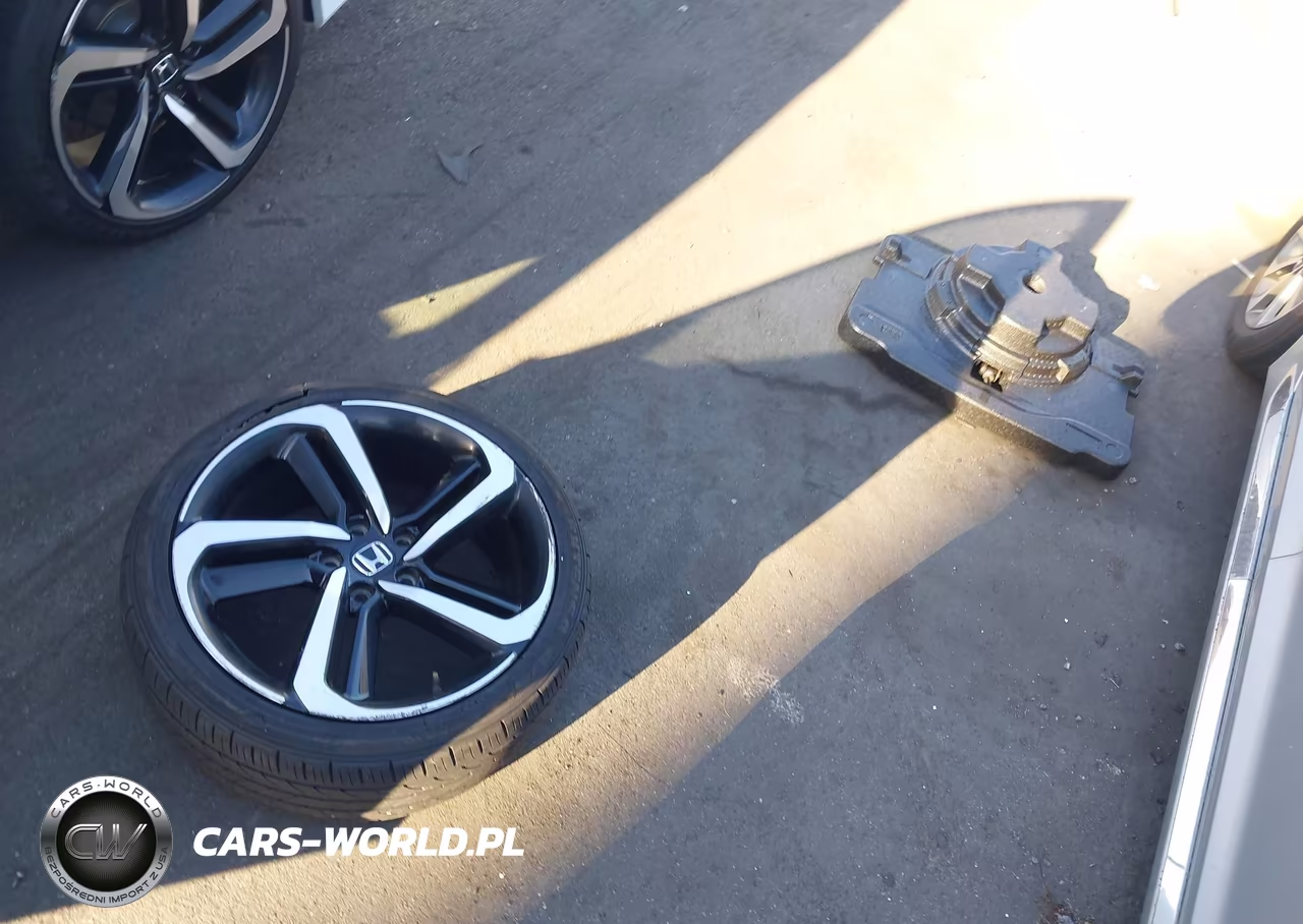 2018 Honda Accord Sport VIN:1HGCV1F30JA251037 - 12