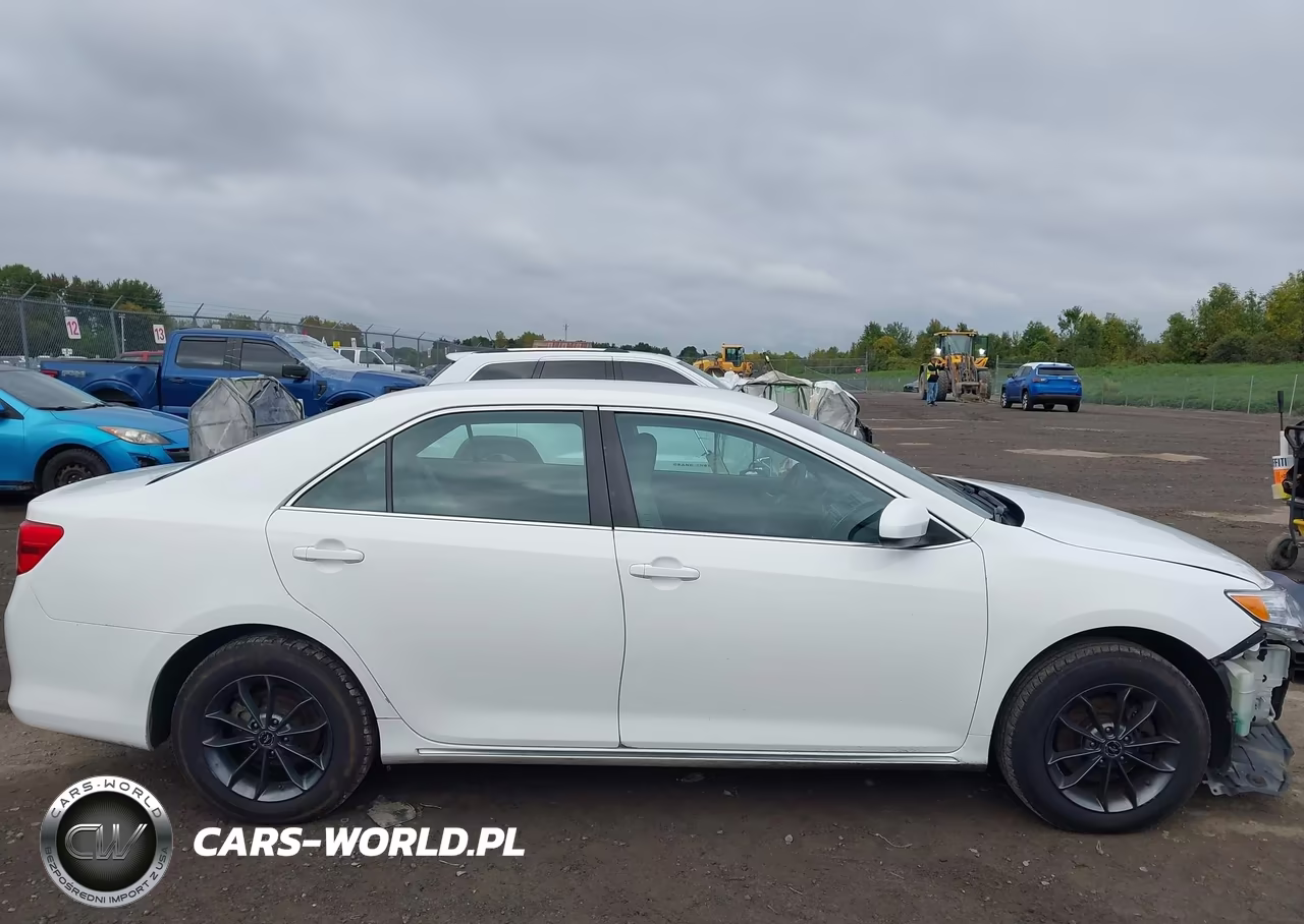 2014 Toyota Camry Le VIN:4T4BF1FK1ER358070 - 14