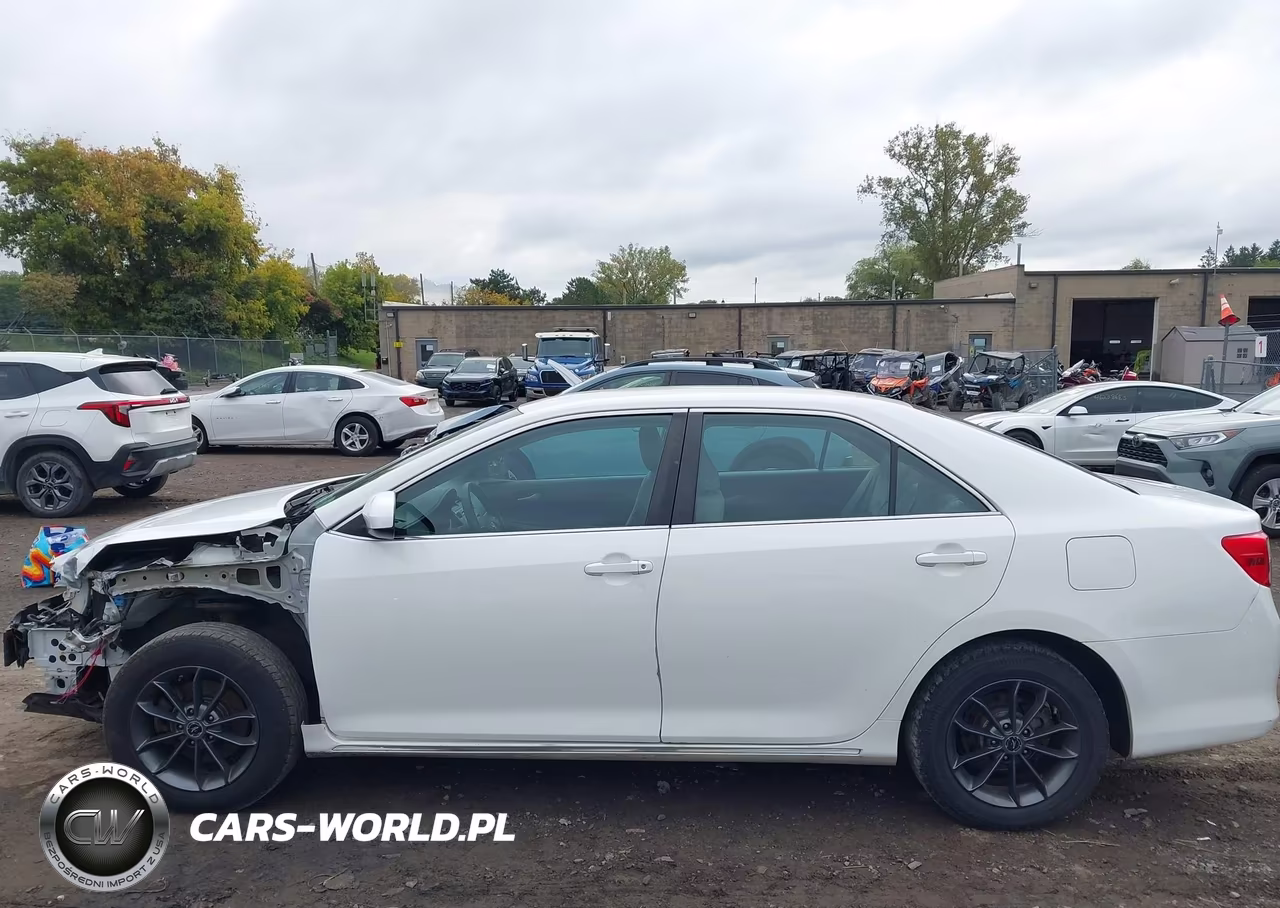 2014 Toyota Camry Le VIN:4T4BF1FK1ER358070 - 15