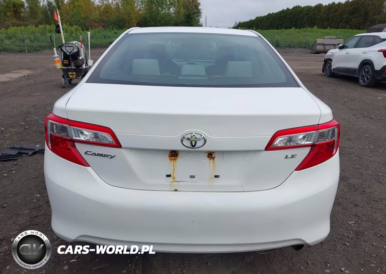 2014 Toyota Camry Le VIN:4T4BF1FK1ER358070 - 17