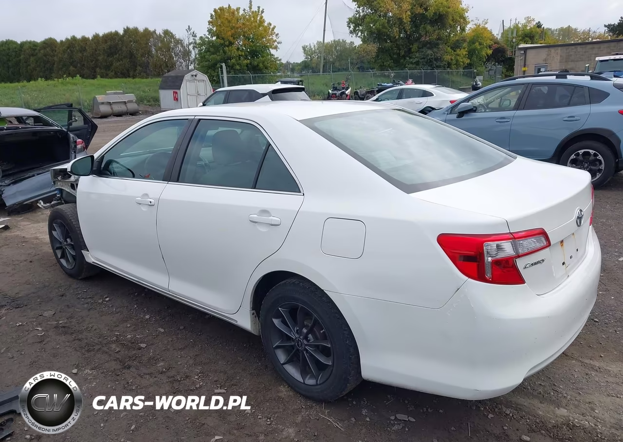2014 Toyota Camry Le VIN:4T4BF1FK1ER358070 - 3