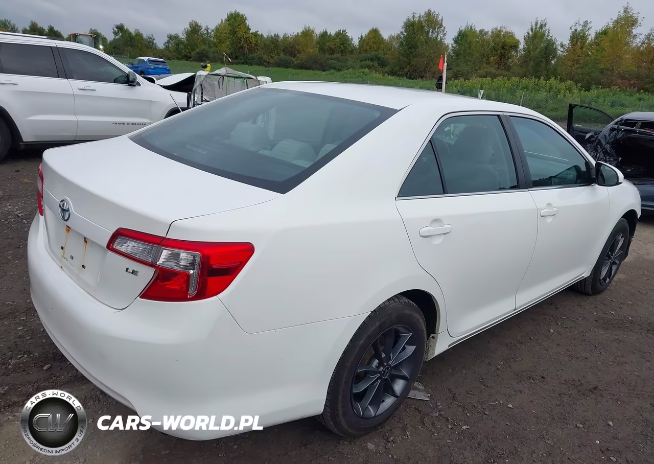 2014 Toyota Camry Le VIN:4T4BF1FK1ER358070 - 4