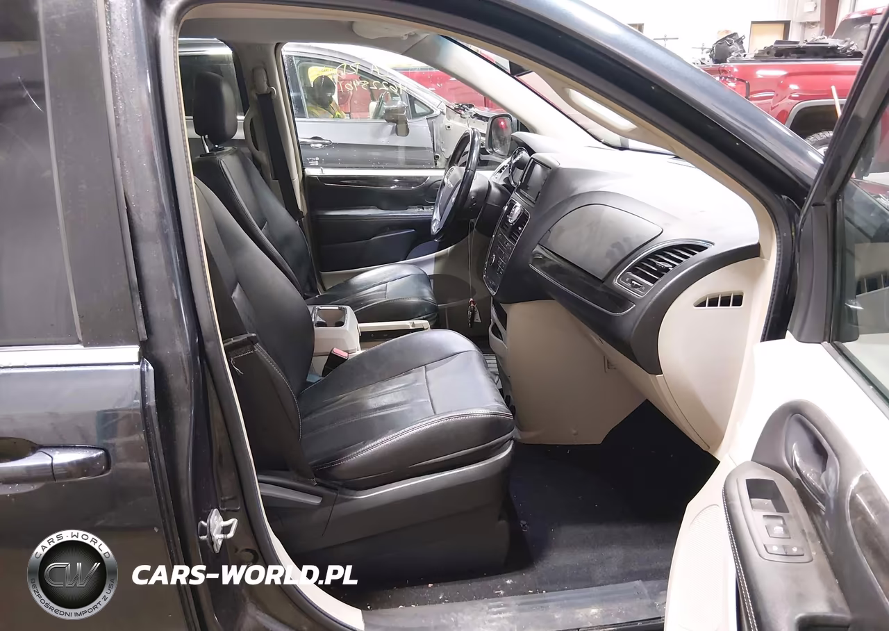 2014 Chrysler Town & Country Touring VIN:2C4RC1BG5ER398401 - 5