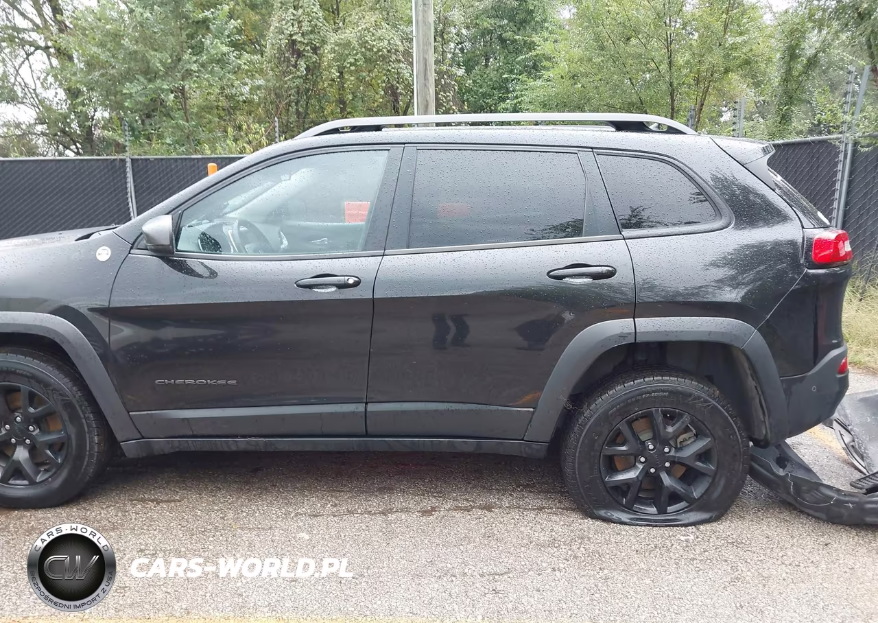 2015 Jeep Cherokee Trailhawk VIN:1C4PJMBS4FW591960 - 15