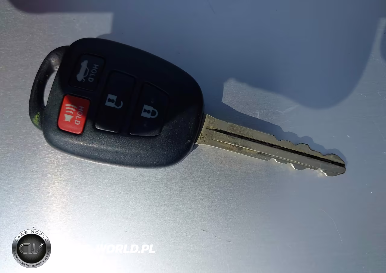 2018 Toyota Corolla Le VIN:5YFBURHE9JP844451 - 11