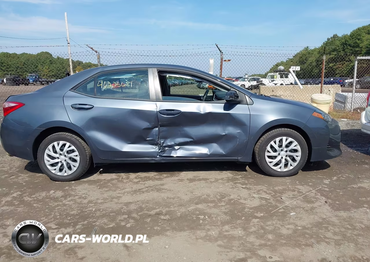 2018 Toyota Corolla Le VIN:5YFBURHE9JP844451 - 13