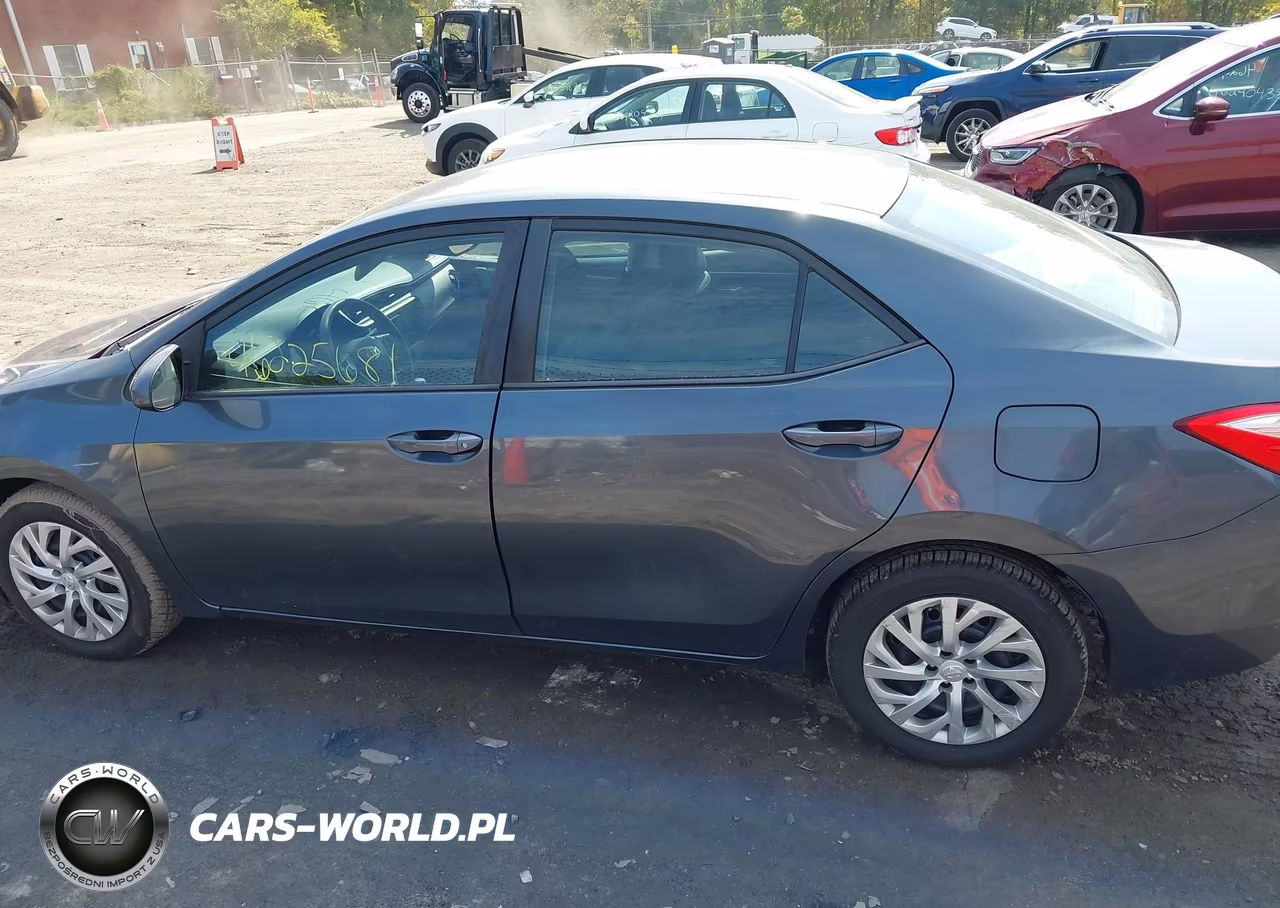 2018 Toyota Corolla Le VIN:5YFBURHE9JP844451 - 14