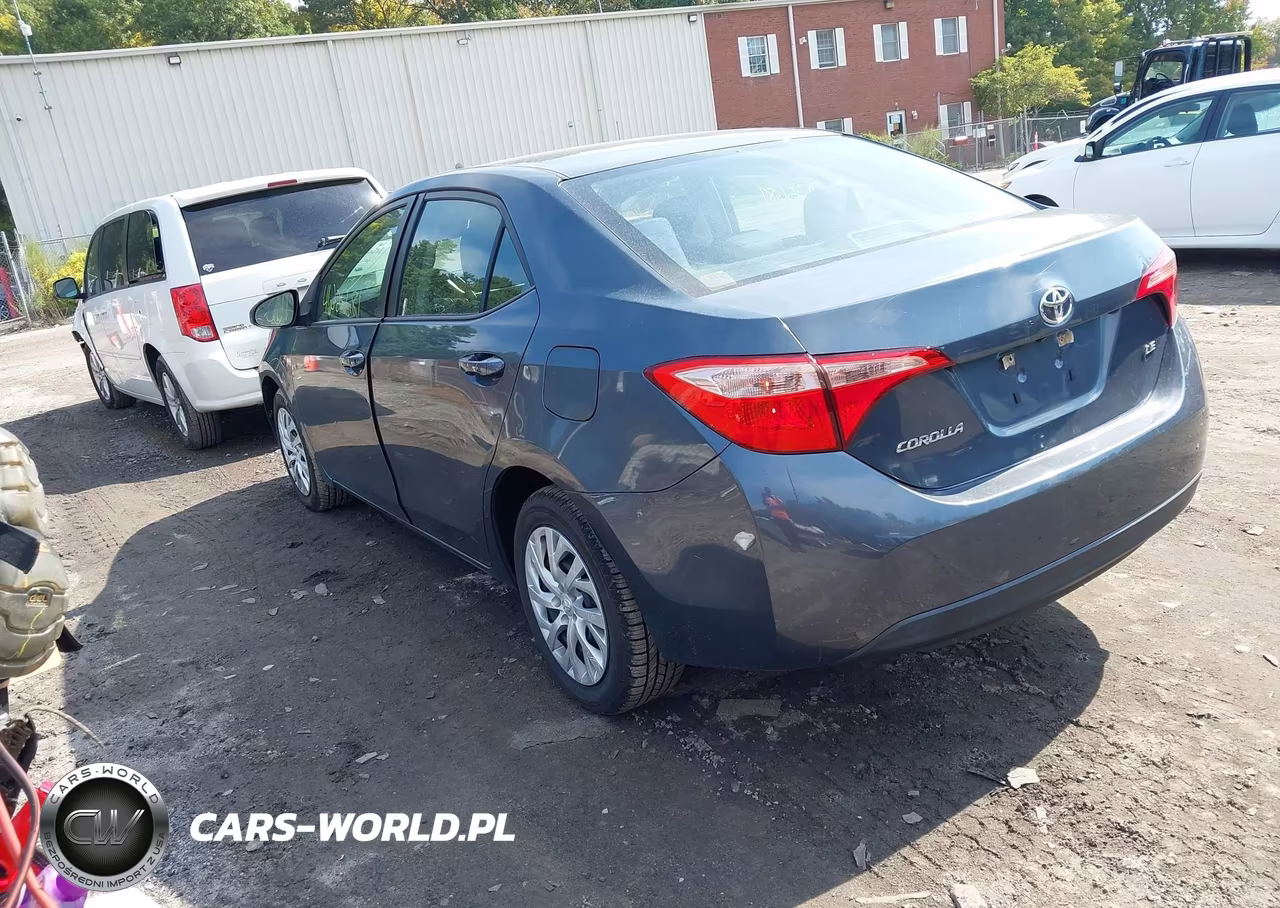 2018 Toyota Corolla Le VIN:5YFBURHE9JP844451 - 3