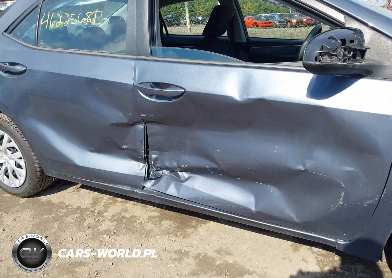 2018 Toyota Corolla Le VIN:5YFBURHE9JP844451 - 6