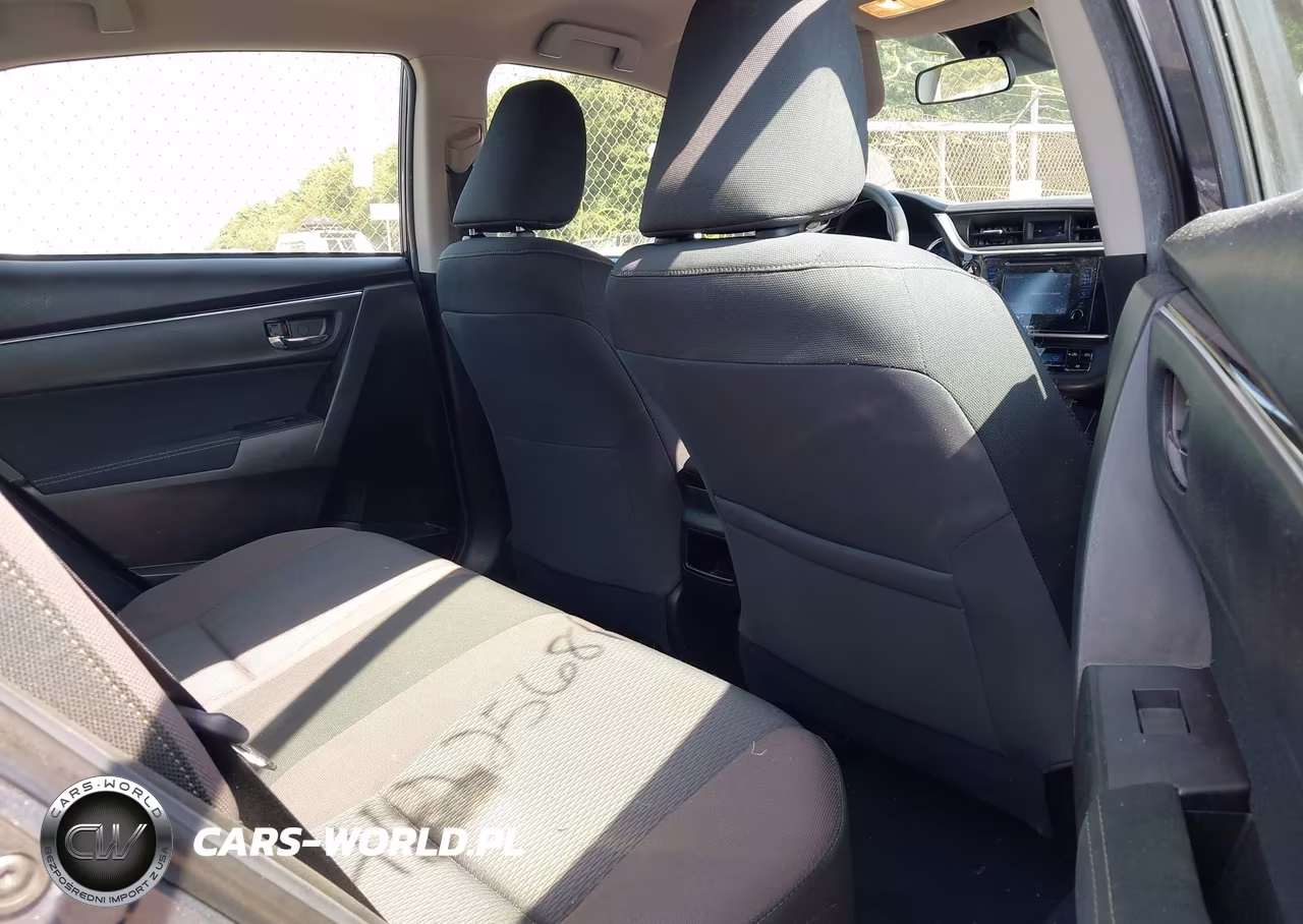 2018 Toyota Corolla Le VIN:5YFBURHE9JP844451 - 8