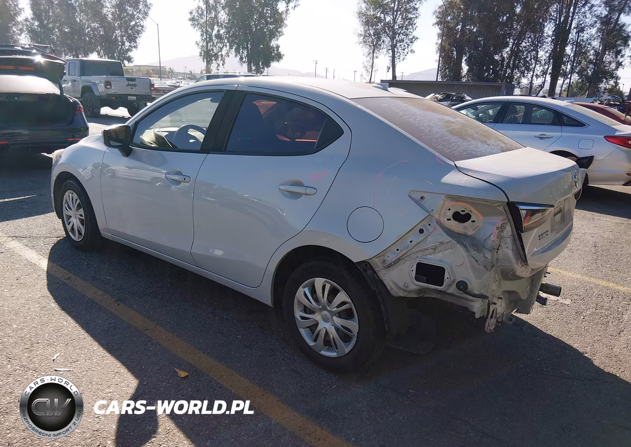 2019 Toyota Yaris L VIN:3MYDLBYV6KY526857 - 3