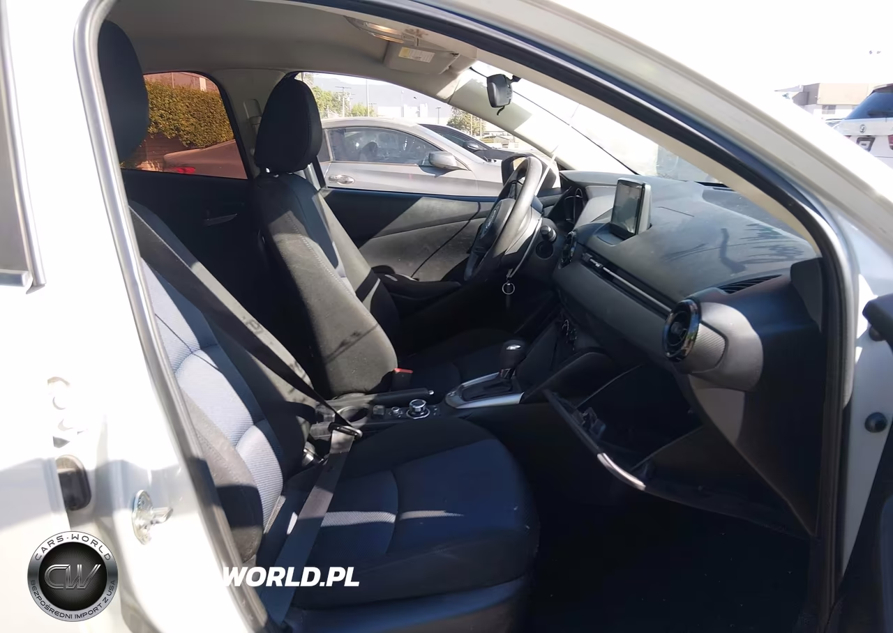 2019 Toyota Yaris L VIN:3MYDLBYV6KY526857 - 5