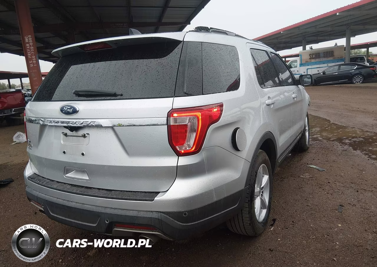 2018 Ford Explorer Xlt VIN:1FM5K7D82JGB44419 - 4