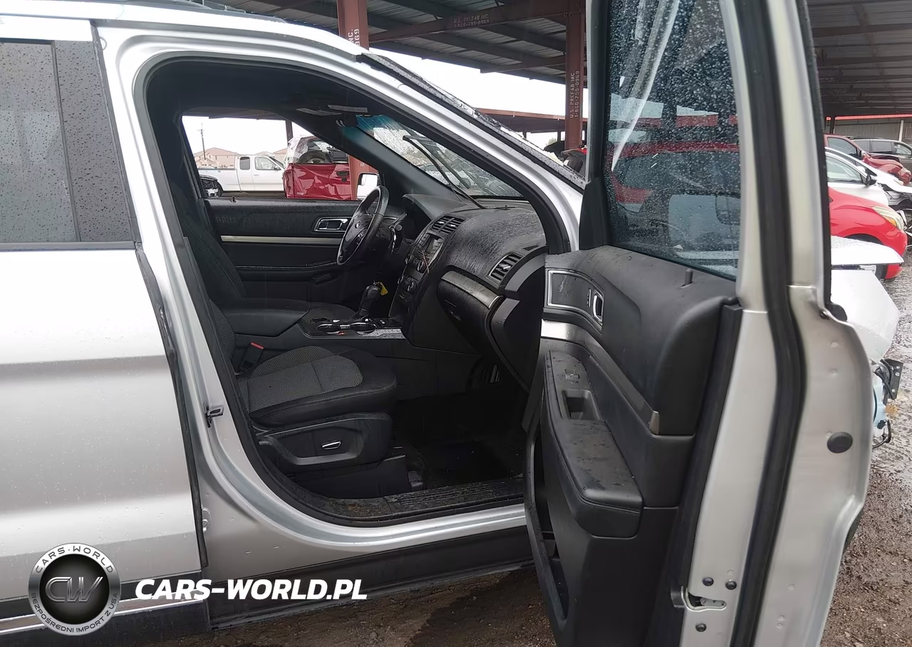 2018 Ford Explorer Xlt VIN:1FM5K7D82JGB44419 - 5
