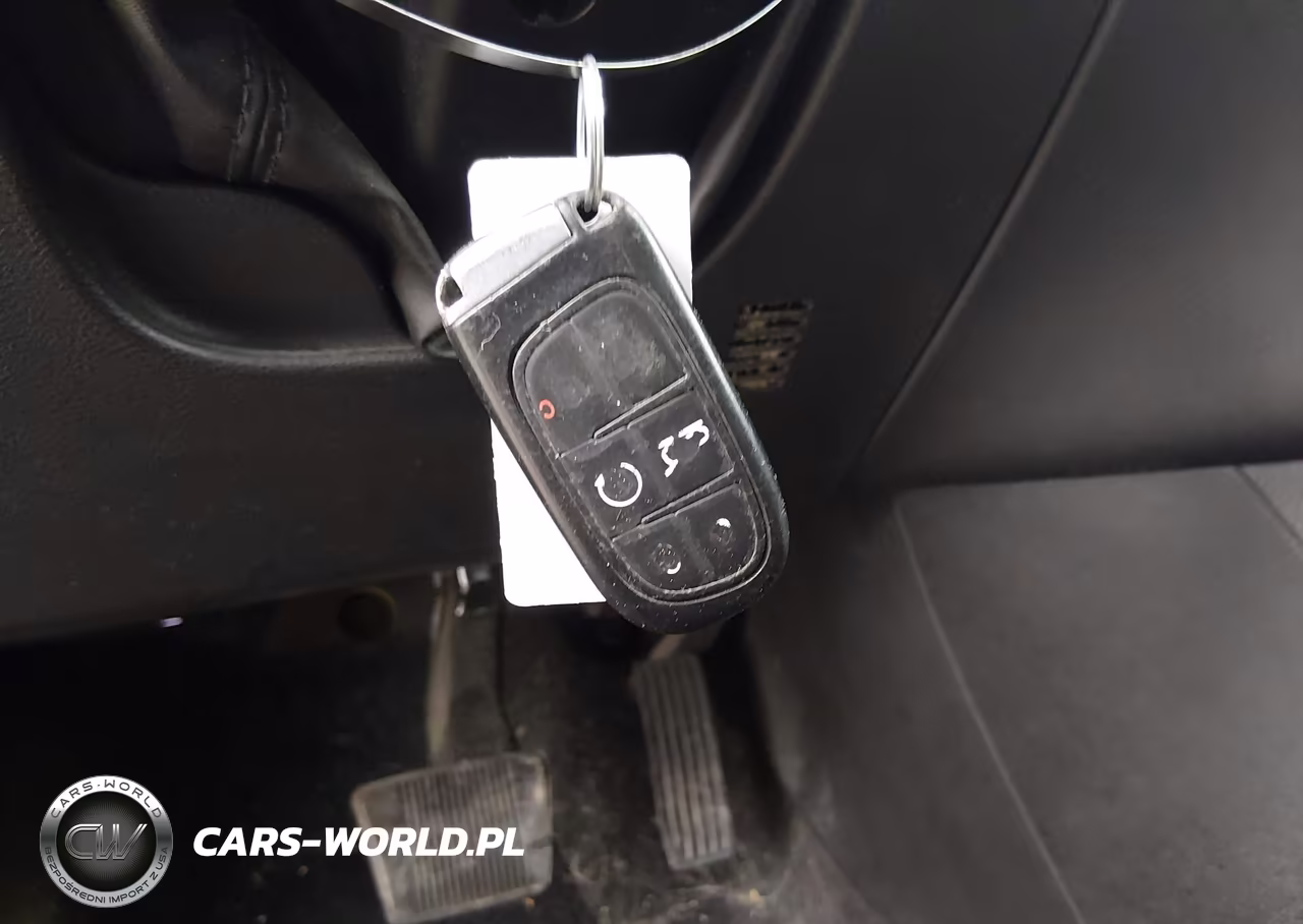 2015 Jeep Cherokee Latitude VIN:1C4PJMCS5FW776677 - 11