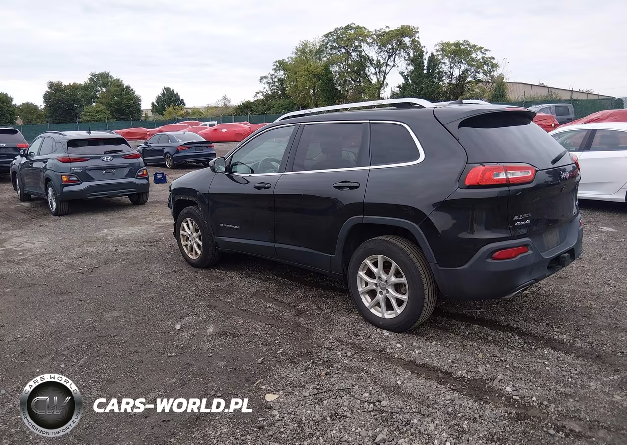 2015 Jeep Cherokee Latitude VIN:1C4PJMCS5FW776677 - 3